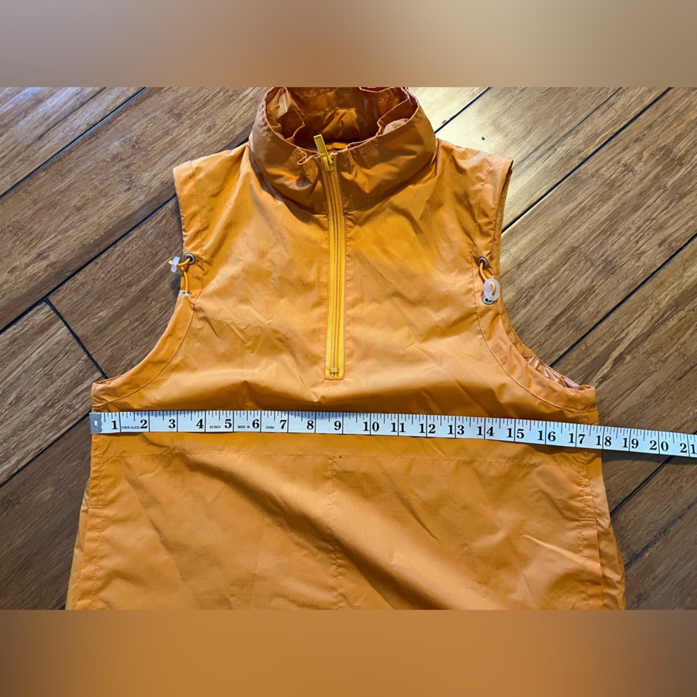 Banana Republic Waterproof Vest - Picture 11 of 12